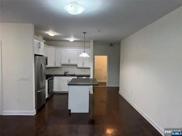 $3,095 | 225 Walker Street, Unit 302, Cliffside Park, NJ 07010