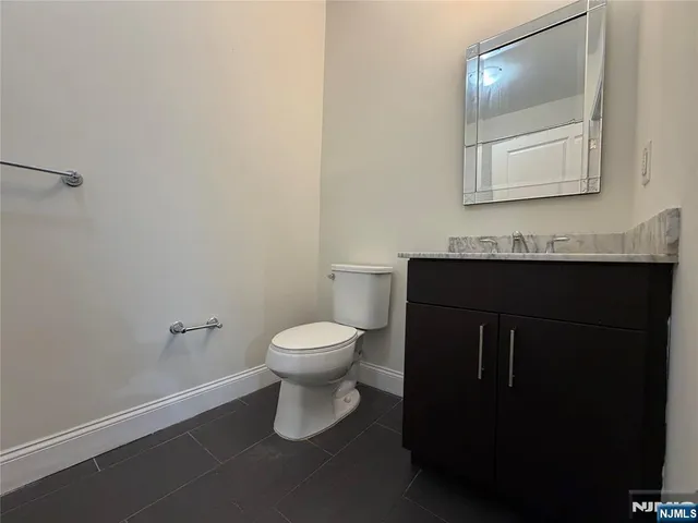 $3,095 | 225 Walker Street, Unit 302, Cliffside Park, NJ 07010