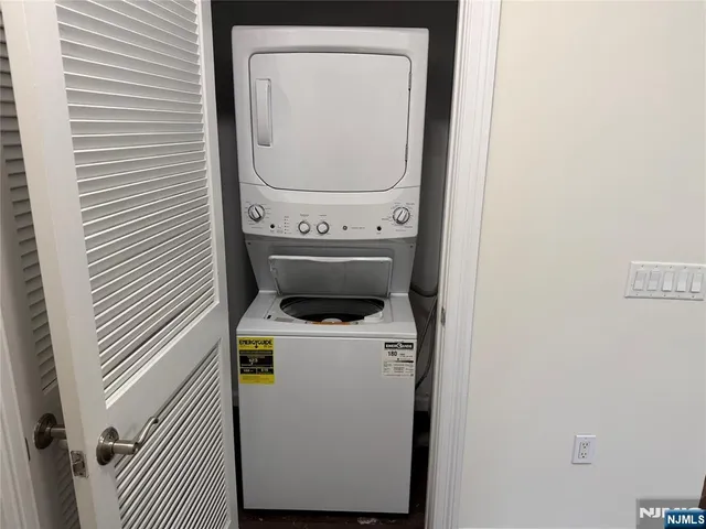 $3,095 | 225 Walker Street, Unit 302, Cliffside Park, NJ 07010