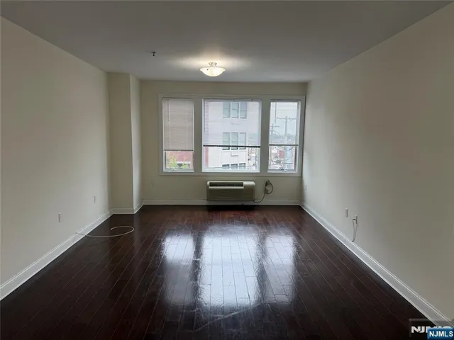 $3,095 | 225 Walker Street, Unit 302, Cliffside Park, NJ 07010