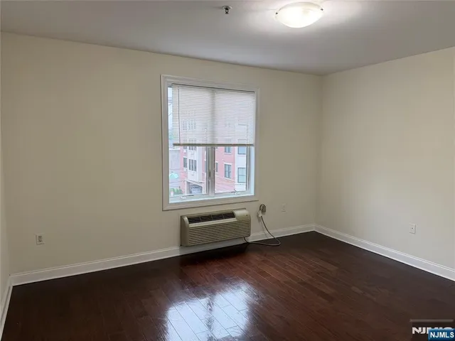 $3,095 | 225 Walker Street, Unit 302, Cliffside Park, NJ 07010