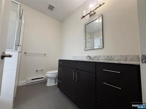 $3,095 | 225 Walker Street, Unit 302, Cliffside Park, NJ 07010