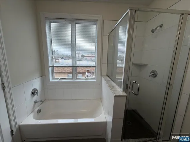 $3,095 | 225 Walker Street, Unit 302, Cliffside Park, NJ 07010