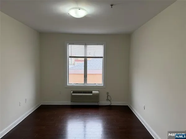 $3,095 | 225 Walker Street, Unit 302, Cliffside Park, NJ 07010