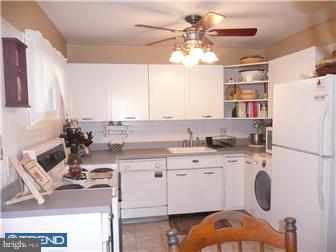 19 Cactus Road Levittown, PA 19057 - Photo 5 of 12 Gallery Image 5