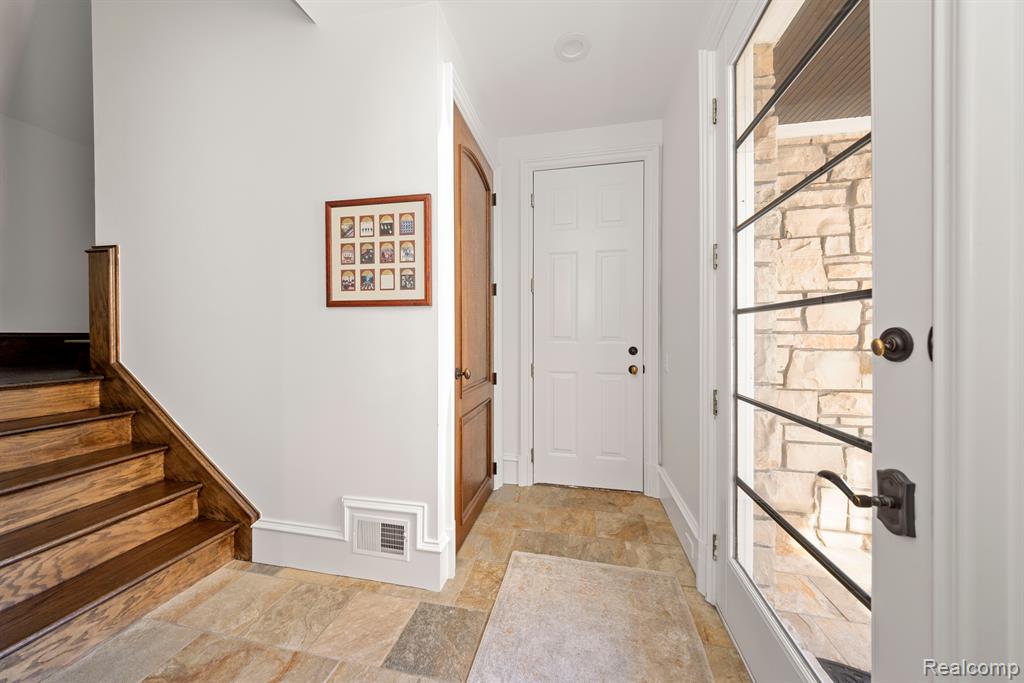 4326 Commerce Road West Bloomfield, MI 48324 - Photo 29 of 75