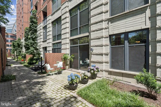 $469,900 | 1021 North Garfield Street, Unit B39, Arlington, VA 22201