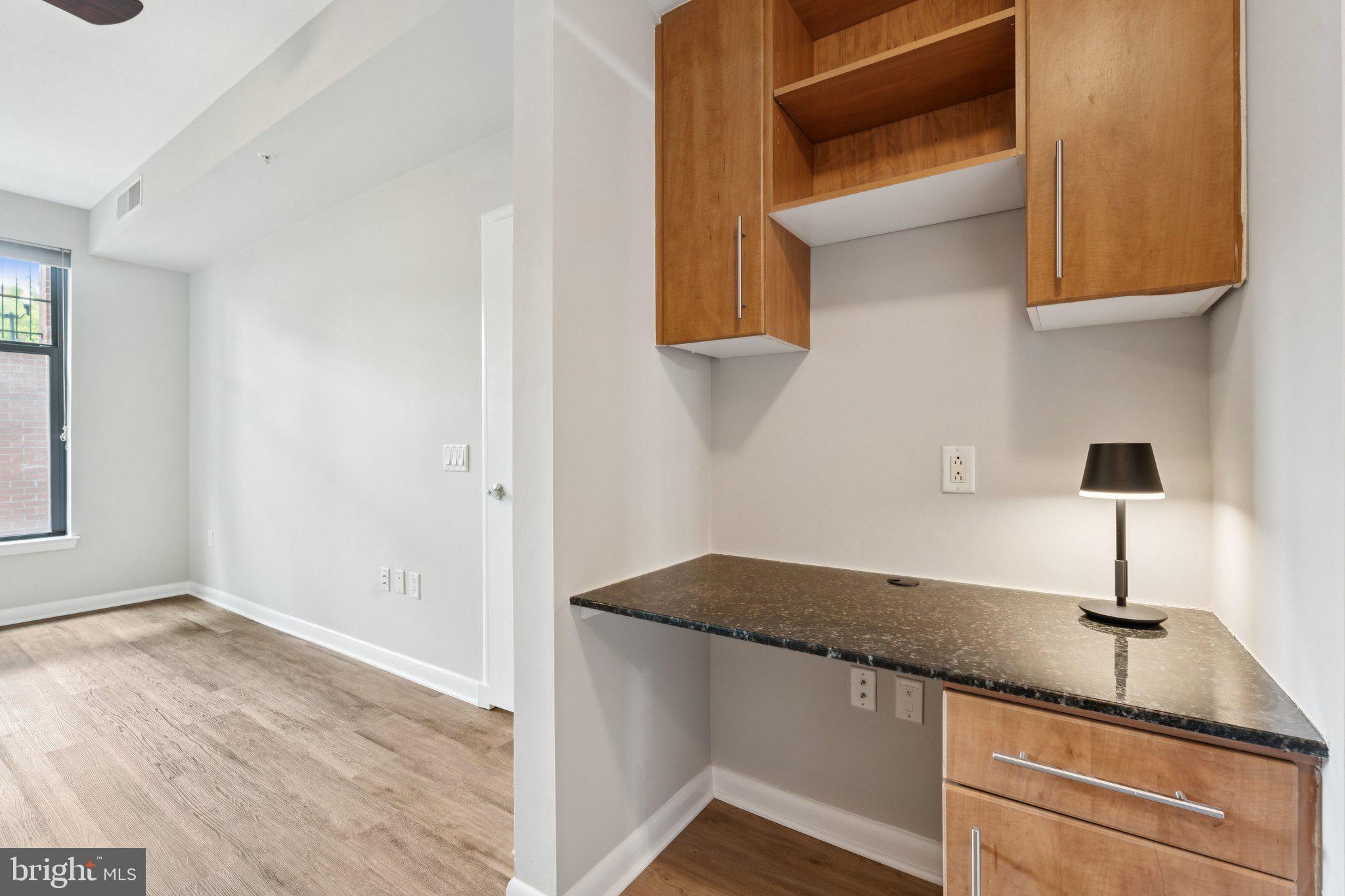 1021 North Garfield Street, Unit B39 Arlington, VA 22201 - Photo 14 of 28 Built In Office Space