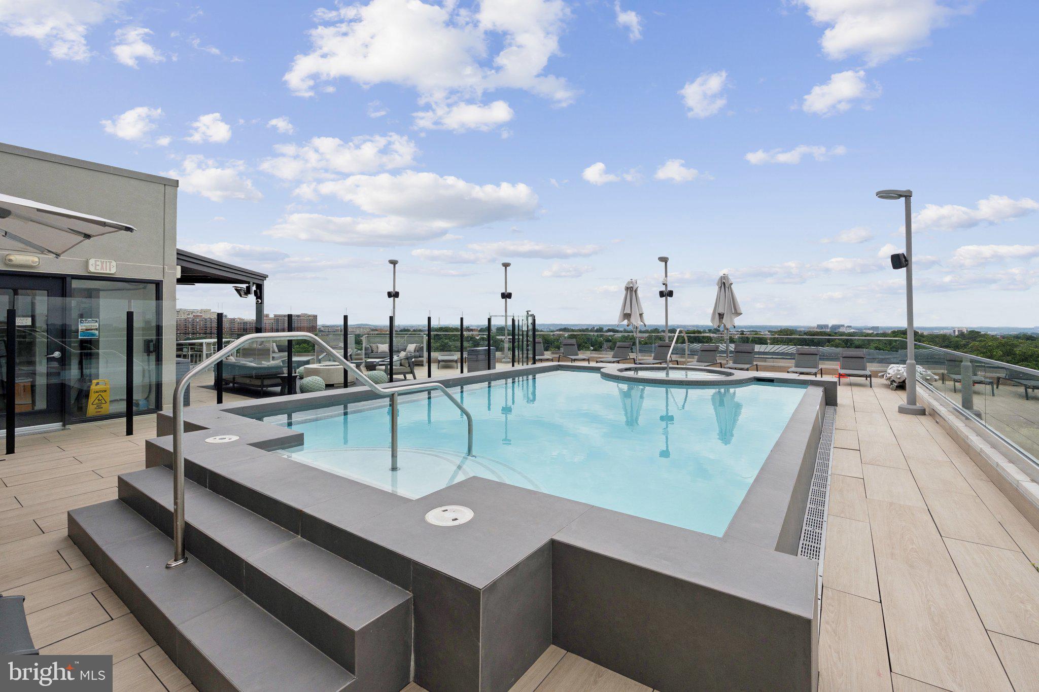 1021 North Garfield Street, Unit B39 Arlington, VA 22201 - Photo 17 of 28 Amenities - Rooftop Pool w/Monument Views