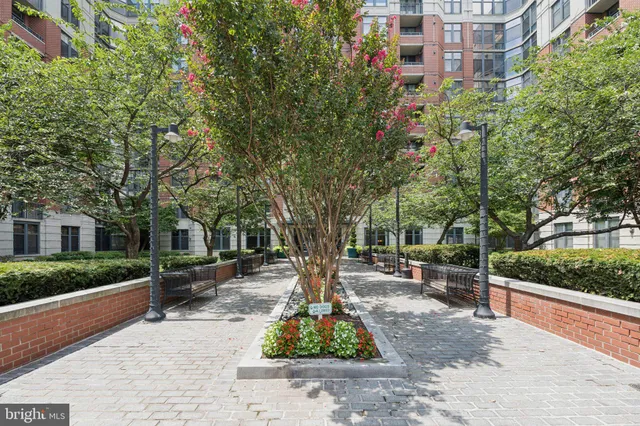 $469,900 | 1021 North Garfield Street, Unit B39, Arlington, VA 22201