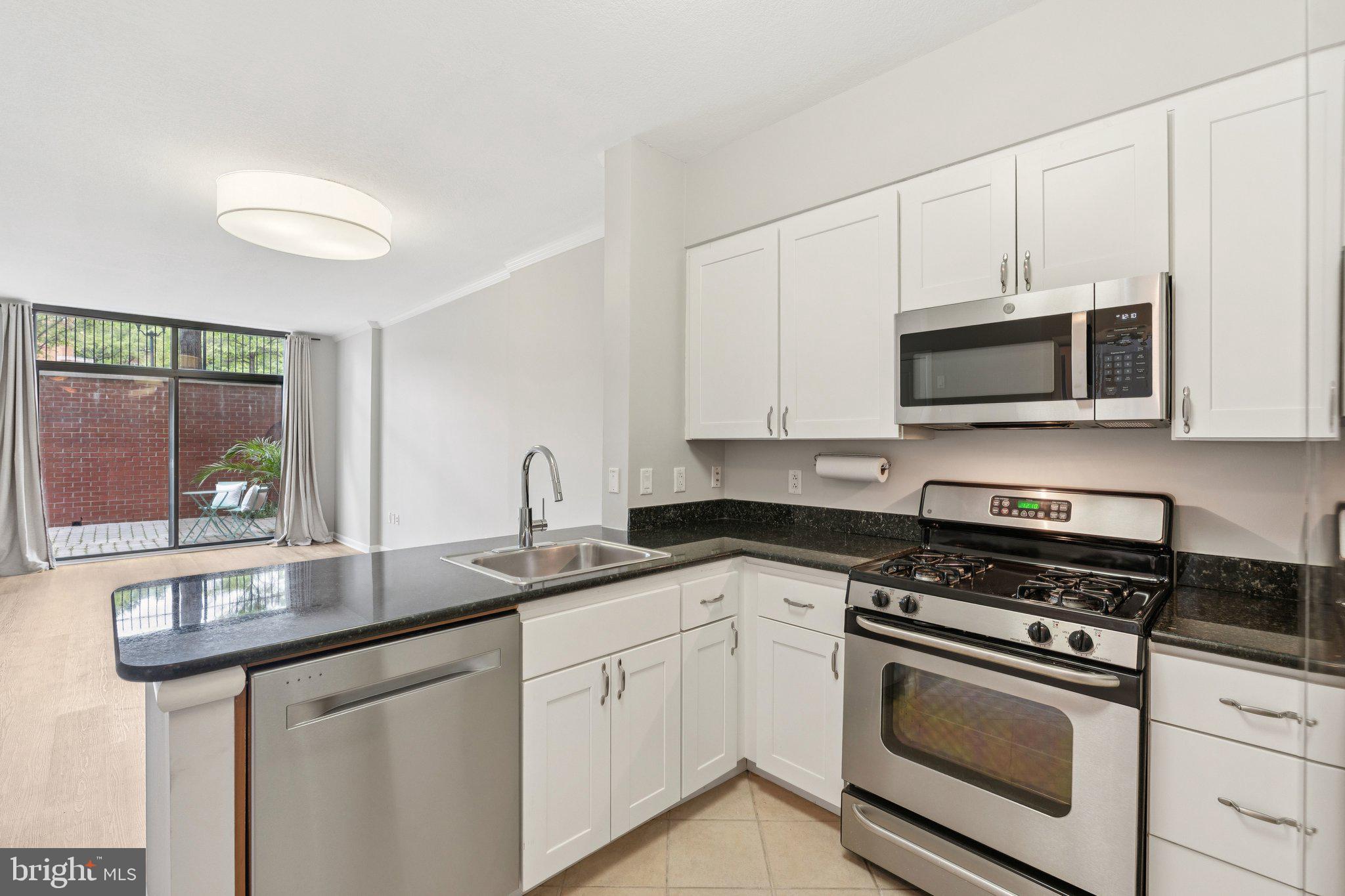 1021 North Garfield Street, Unit B39 Arlington, VA 22201 - Photo 6 of 28 Kitchen