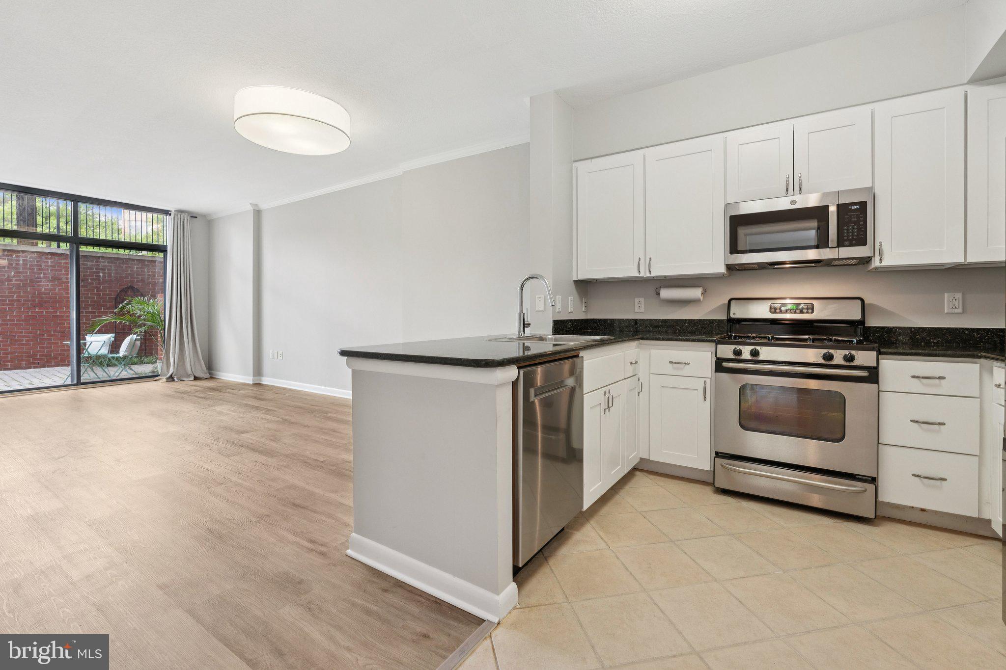 1021 North Garfield Street, Unit B39 Arlington, VA 22201 - Photo 7 of 28 Kitchen