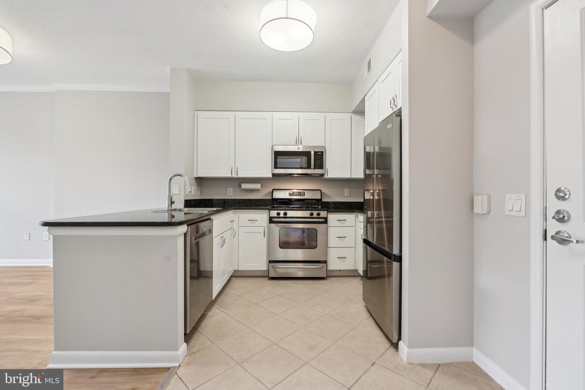 1021 North Garfield Street, Unit B39 Arlington, VA 22201 - Photo 8 of 28 Kitchen