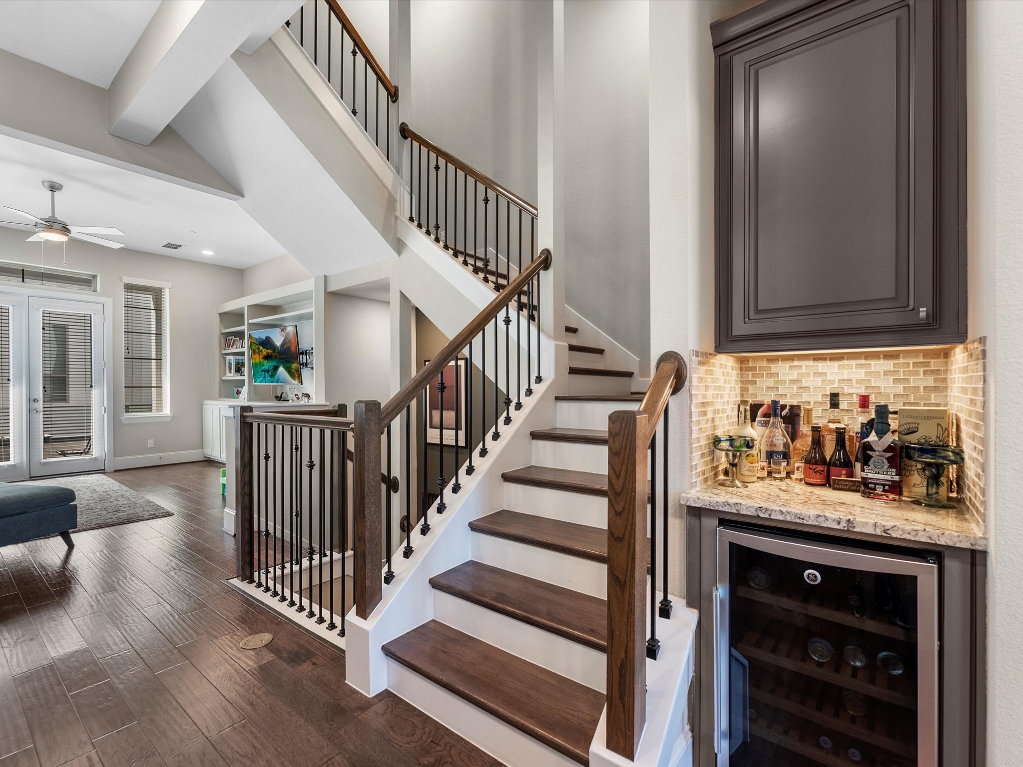 5467 Larkin Street Houston, TX 77007 - Photo 15 of 33 a view of entryway and hall with wooden floor
