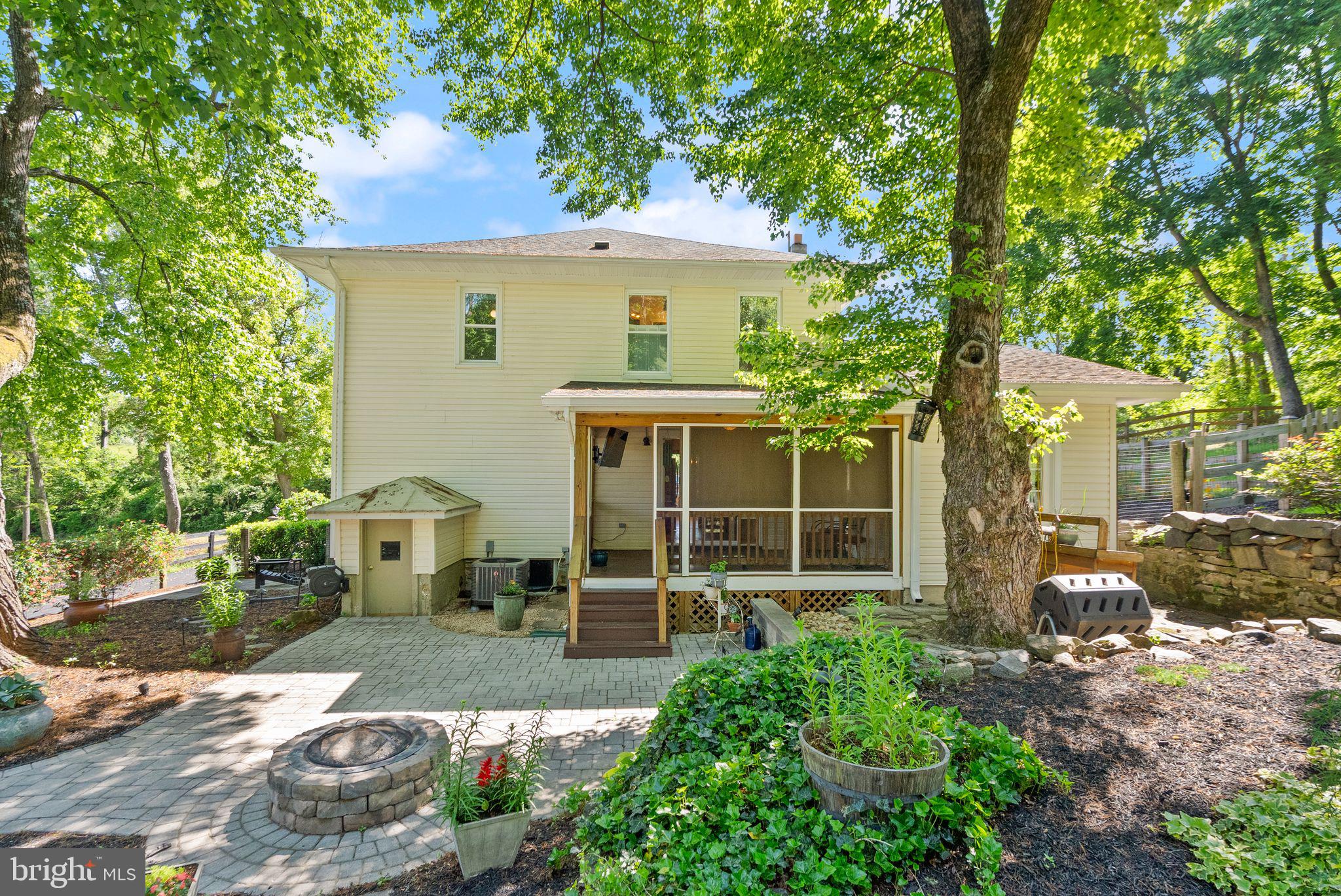 37151 Branchriver Road Purcellville, VA 20132 - Photo 43 of 63 a front view of a house with garden