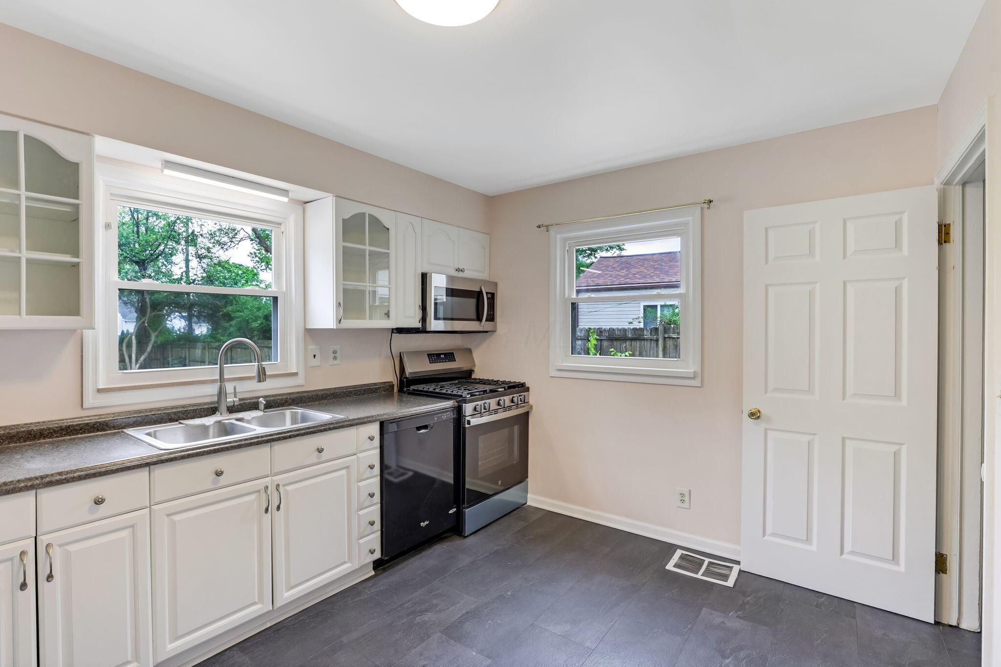 2734 Wellesley Road Columbus, OH 43209 - Photo 15 of 42