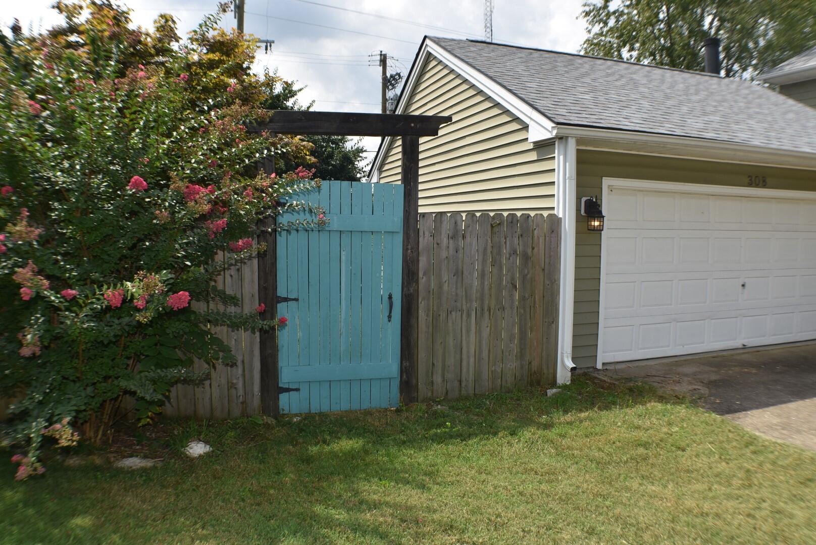 308 Stonegate Way Lexington, KY 40503 - Photo 4 of 43 308 Stonegate (4)