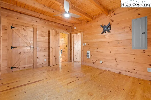 $439,500 | 130 Hollow Tree Road, Banner Elk, NC 28604