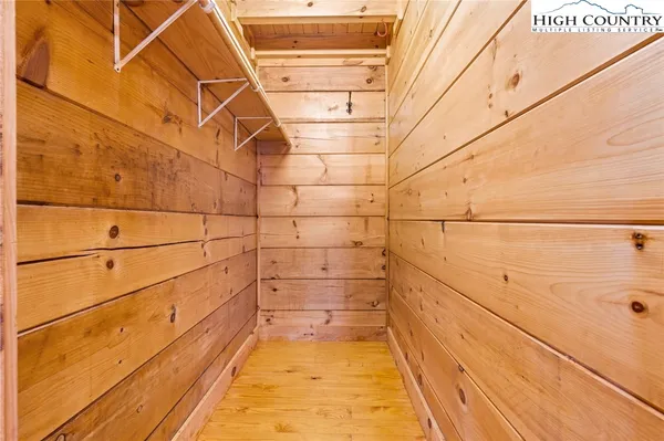 $439,500 | 130 Hollow Tree Road, Banner Elk, NC 28604