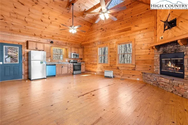 $439,500 | 130 Hollow Tree Road, Banner Elk, NC 28604