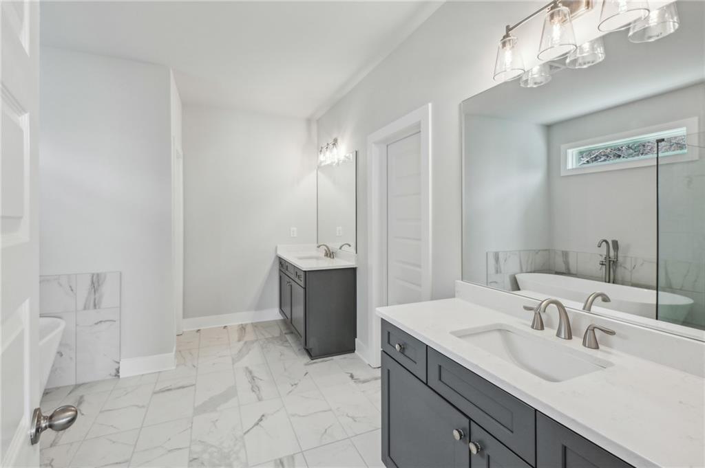 3128 Stonegate Drive Atlanta, GA 30331 - Photo 22 of 35 a spacious bathroom with a tub sink and mirror