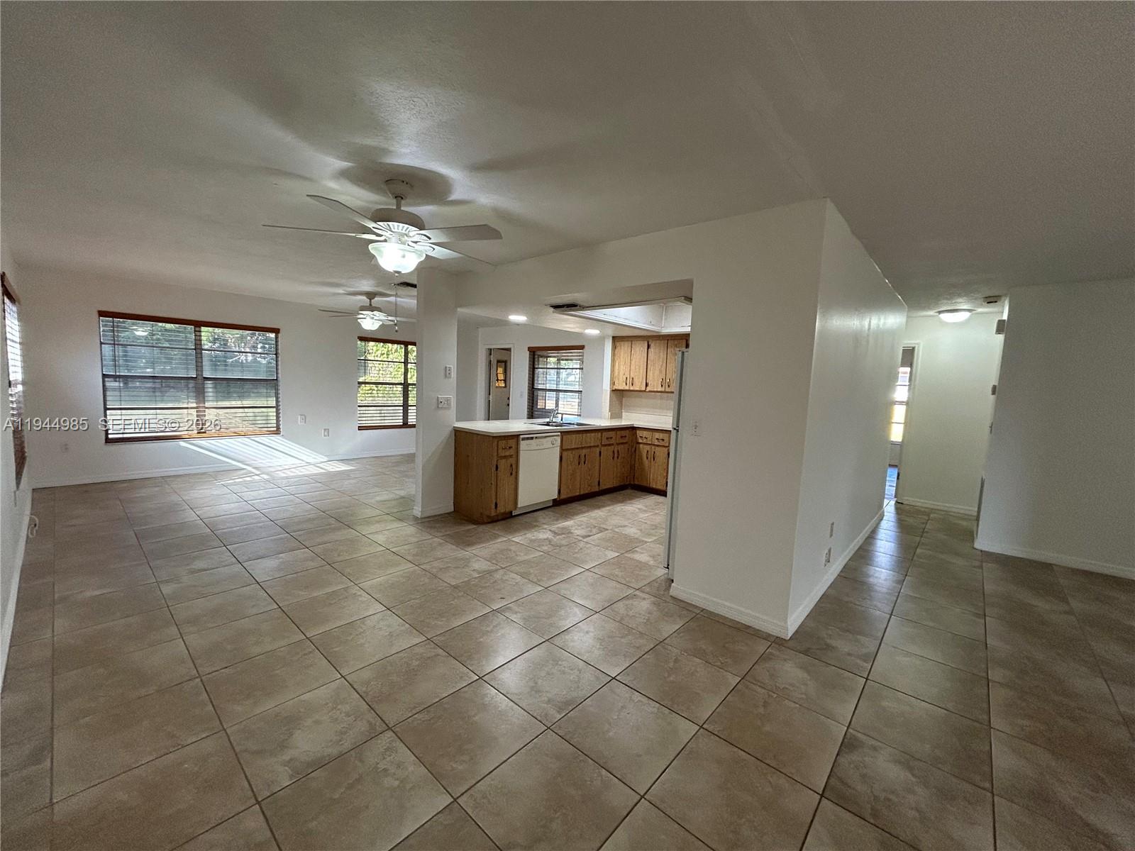 4201 Navarre Avenue, Unit AVE Sebring, FL 33872 - Photo 3 of 22 Open Concept