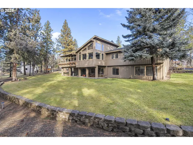 a house view with a outdoor space