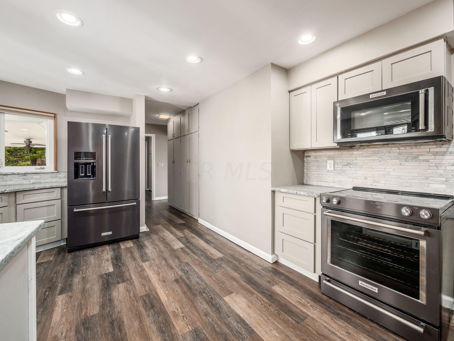 5474 Hoover Road Grove City, OH 43123 - Photo 11 of 48 Kitchen