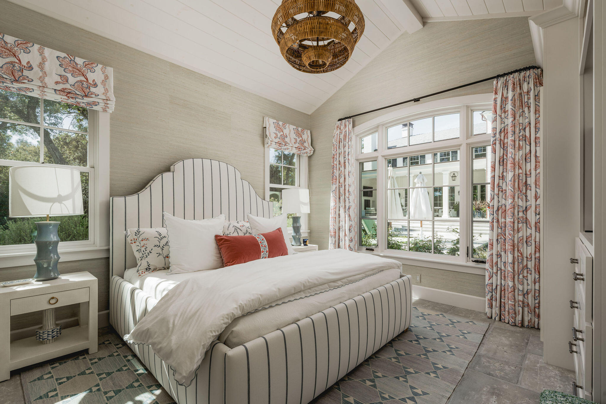 260 Oak Road Montecito, CA 93108 - Photo 23 of 25 Guest House Bedroom