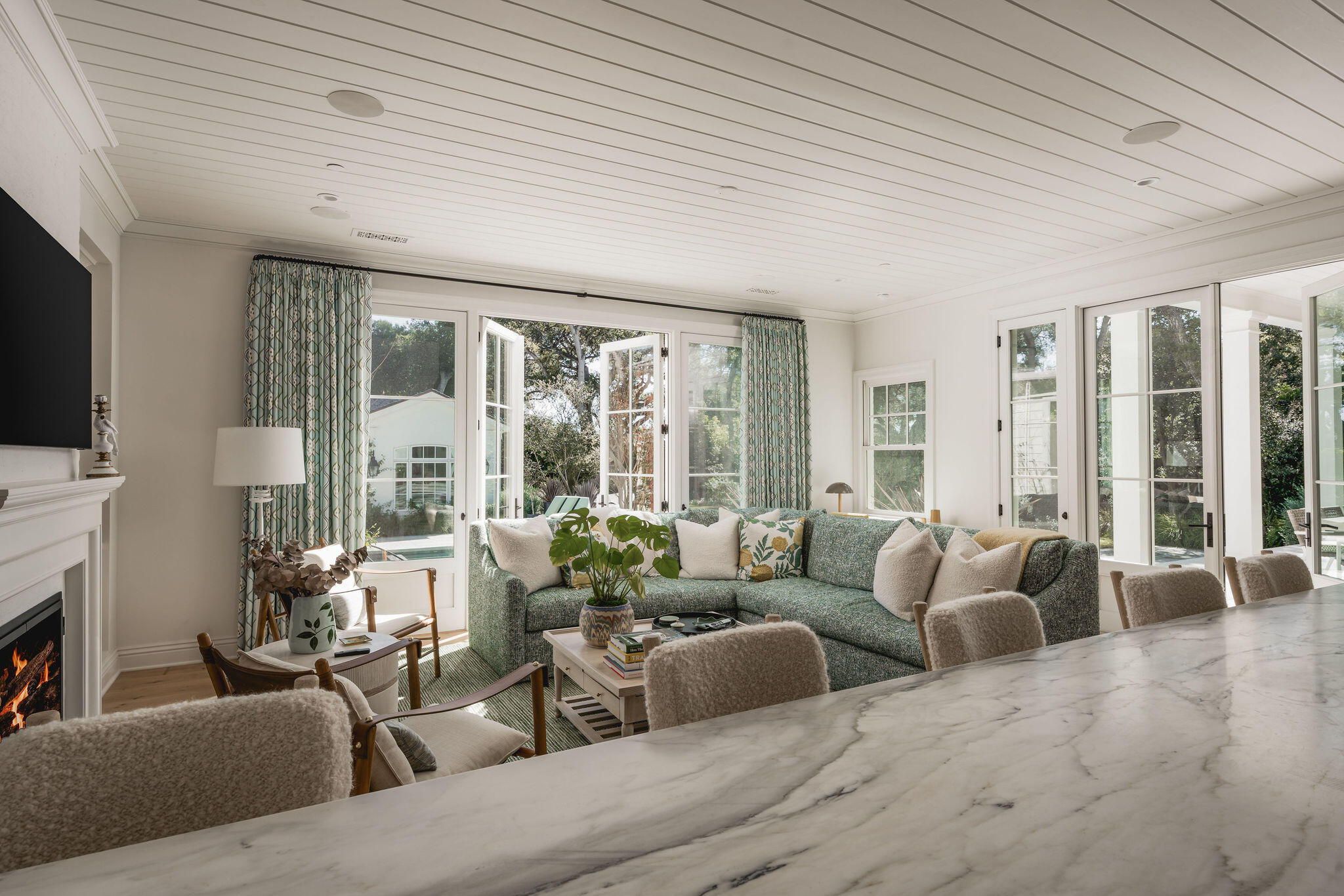 260 Oak Road Montecito, CA 93108 - Photo 8 of 25 Living Room