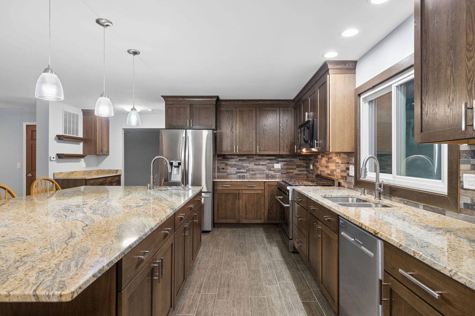 702 North Pinecrest Road Bolingbrook, IL 60440 - Photo 9 of 33 Gallery Image 9
