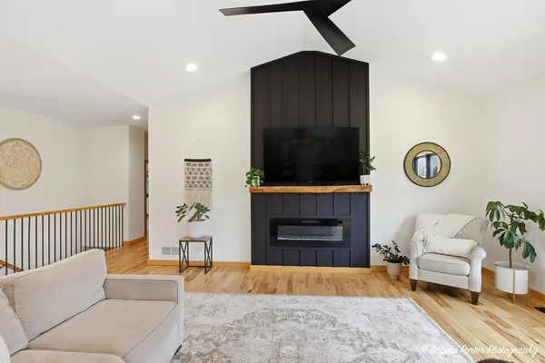 $825,000 | 2903 Pioneer Oaks Drive, Ringwood, IL 60072