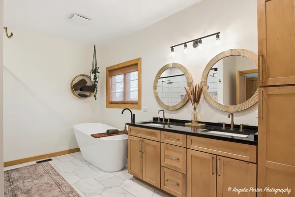 $825,000 | 2903 Pioneer Oaks Drive, Ringwood, IL 60072