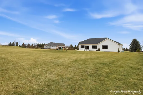 $825,000 | 2903 Pioneer Oaks Drive, Ringwood, IL 60072
