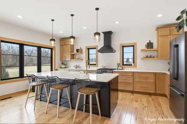 $825,000 | 2903 Pioneer Oaks Drive, Ringwood, IL 60072