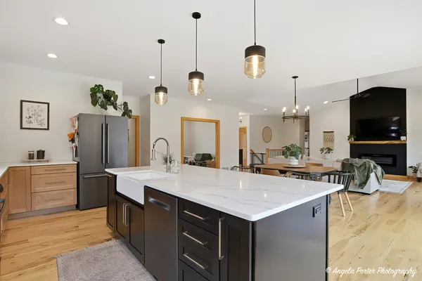$825,000 | 2903 Pioneer Oaks Drive, Ringwood, IL 60072