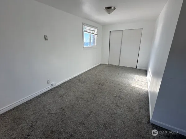 $1,950 | 4027 Beach Drive Southwest, Unit 8, Seattle, WA 98116