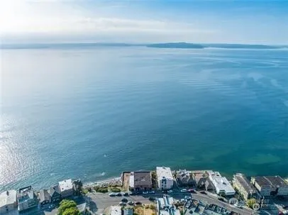 $1,950 | 4027 Beach Drive Southwest, Unit 8, Seattle, WA 98116
