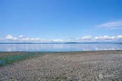 $1,950 | 4027 Beach Drive Southwest, Unit 8, Seattle, WA 98116