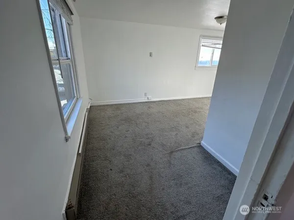 $1,950 | 4027 Beach Drive Southwest, Unit 8, Seattle, WA 98116