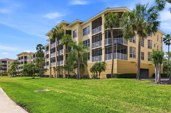 $689,000 | 6360 Water Crest Way, Unit 201, Lakewood Ranch, FL 34202