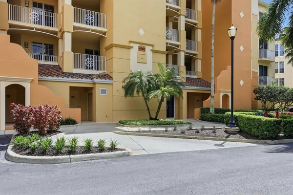 $689,000 | 6360 Water Crest Way, Unit 201, Lakewood Ranch, FL 34202
