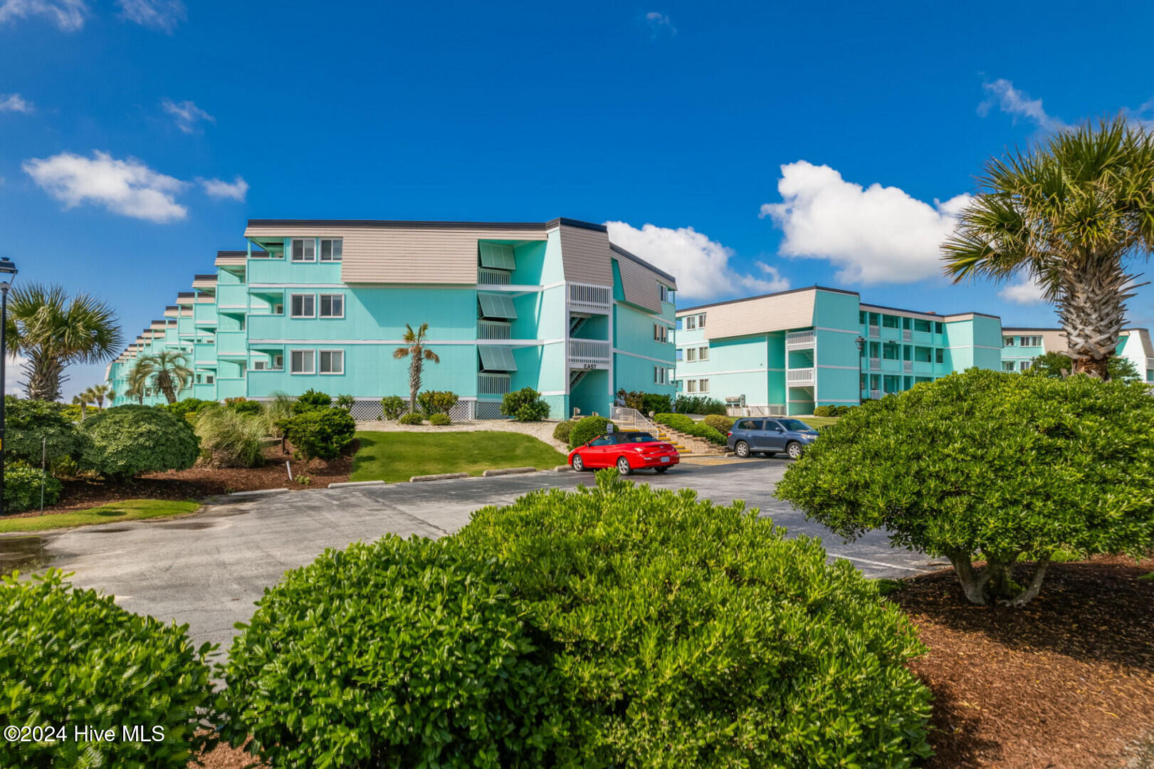 301CommerceWay_50938_1