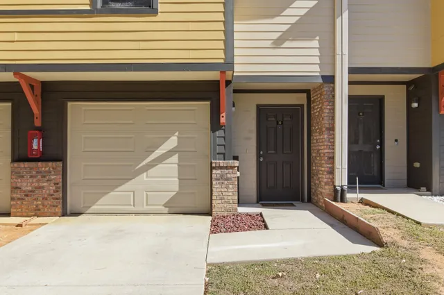 $174,900 | 741 White Drive, Unit 32, Tallahassee, FL 32304