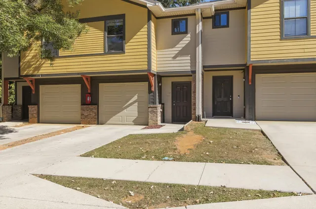 $174,900 | 741 White Drive, Unit 32, Tallahassee, FL 32304