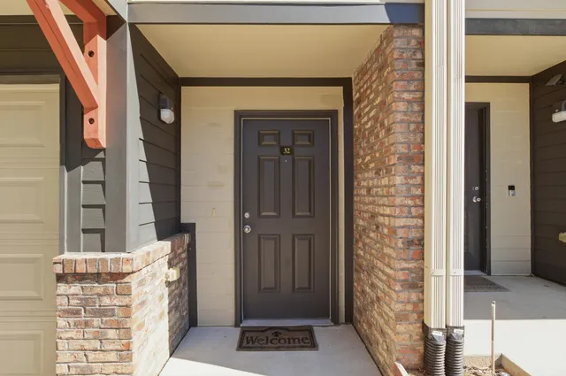 $174,900 | 741 White Drive, Unit 32, Tallahassee, FL 32304