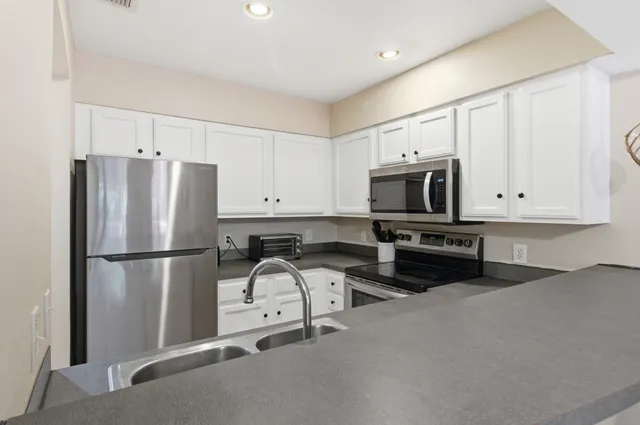 $174,900 | 741 White Drive, Unit 32, Tallahassee, FL 32304