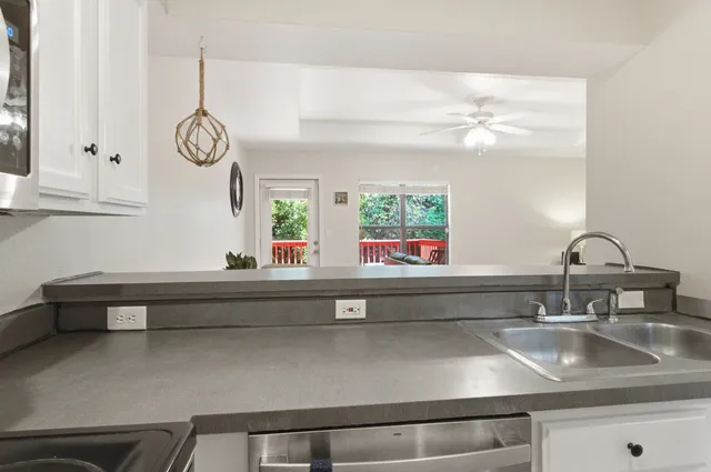 $174,900 | 741 White Drive, Unit 32, Tallahassee, FL 32304