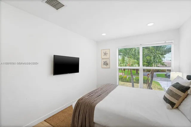 $2,975,000 | 413 Holiday Drive, Hallandale Beach, FL 33009