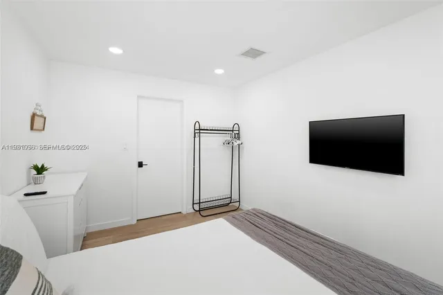 $2,975,000 | 413 Holiday Drive, Hallandale Beach, FL 33009